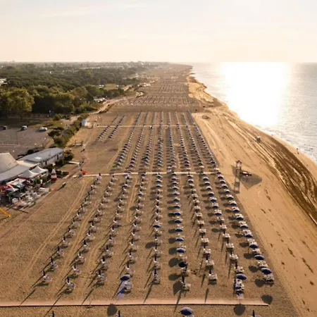 Family Comfort Just 300mt From The Bibione